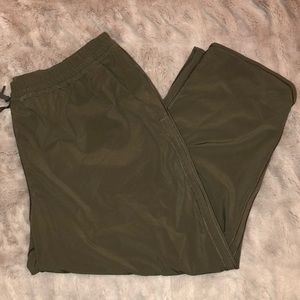 Lululemon “on the fly” Capri pants